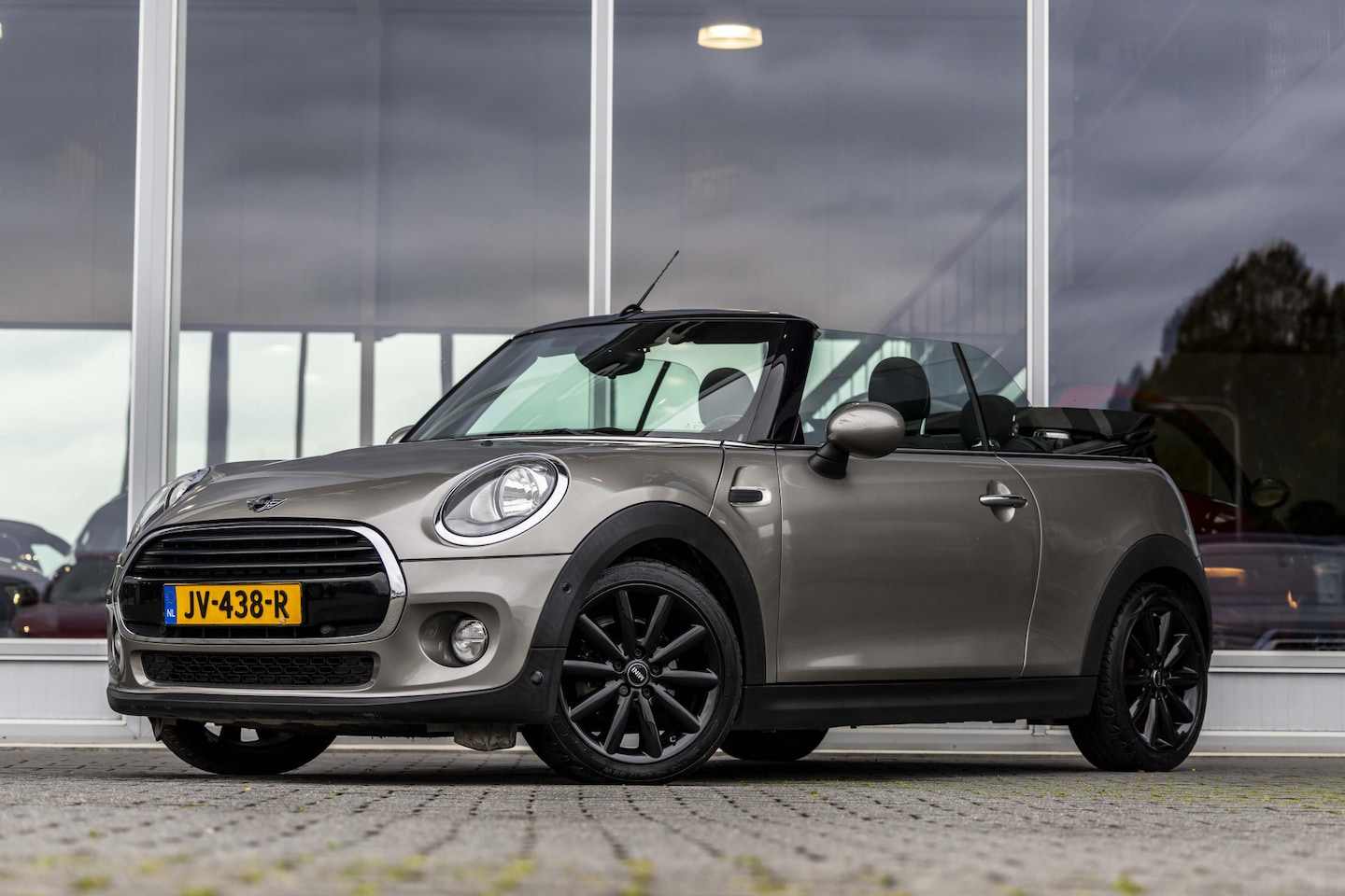 MINI Cabrio - 1.5 Cooper Business | Automaat | NL Auto | Park. sens. V + A - AutoWereld.nl