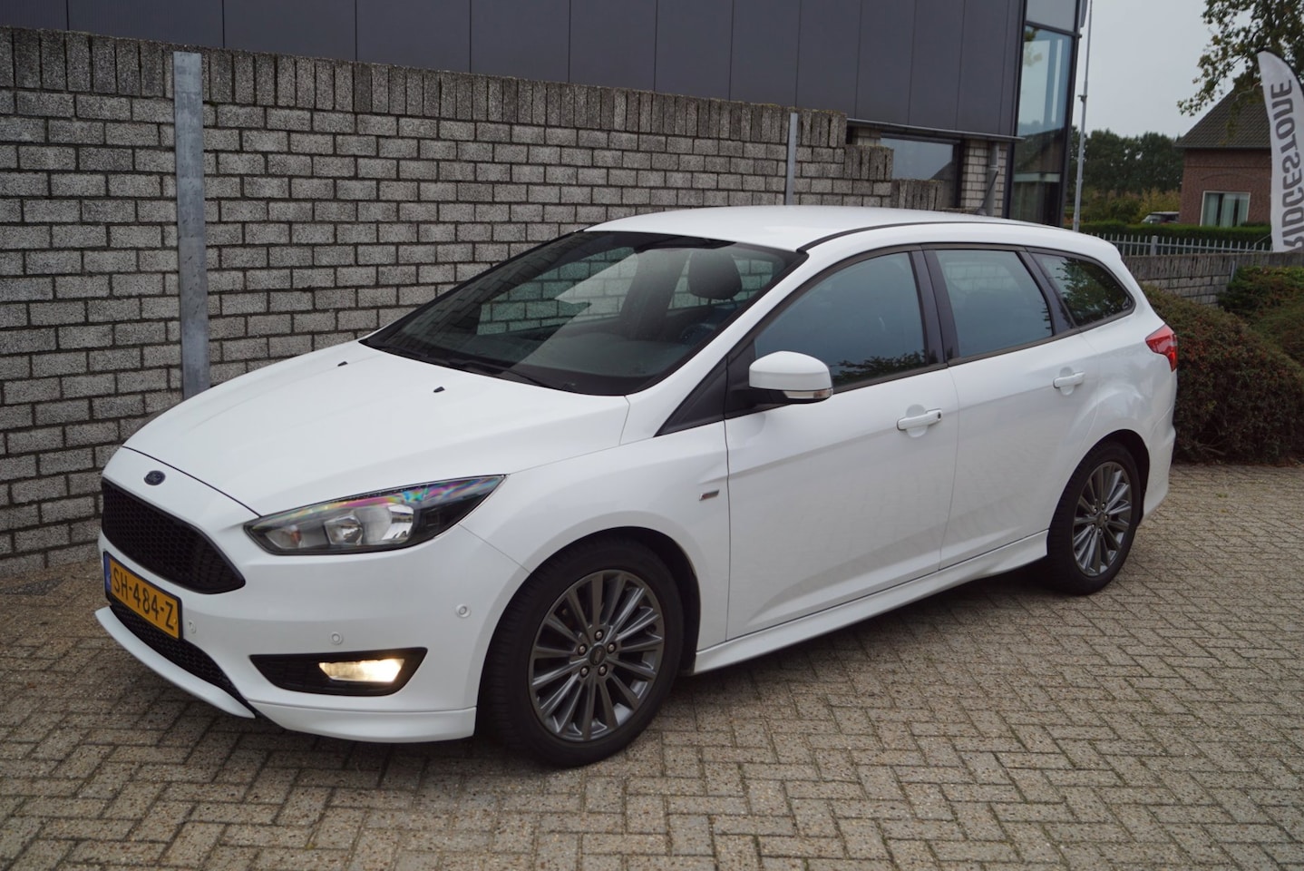 Ford Focus Wagon - 1.0 ST-Line 125 PK Sportstoelen Navi Airco Cruise 2x PDC Inparkeer Systeem Apple Carplay L - AutoWereld.nl