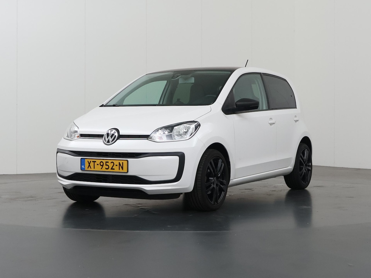 Volkswagen Up! - 1.0 BMT move up! | Airco | Bluetooth | Lichtmetalen Velgen | Getint Glas | - AutoWereld.nl