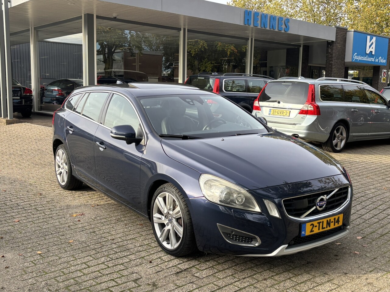 Volvo V60 - 3.0 T6 AWD Summum Driver Support Schuifdak Four-C Premium Sound - AutoWereld.nl
