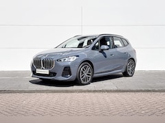 BMW 2-serie Active Tourer - 225e xDrive | M-Sport / Panorama dak / 18 Inch / Stoelverwarming / Alarm Klasse 3 /Achteru