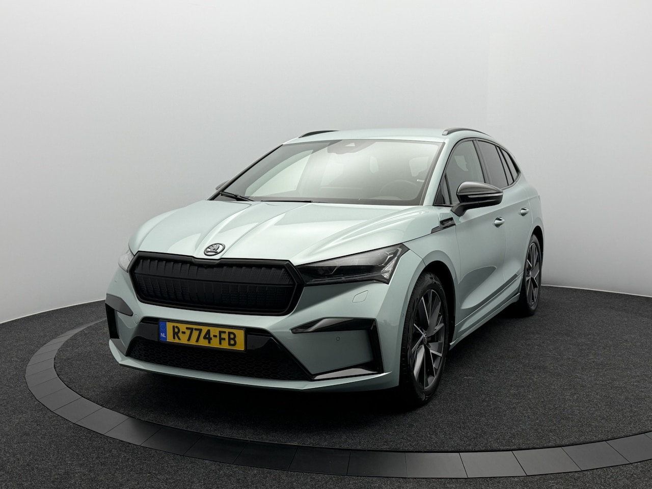 Skoda Enyaq iV - 60 Sportline SOH 94,4% | Trekhaak | Matrix Led | Stoel/Stuurverwarming | Camera | Navigati - AutoWereld.nl