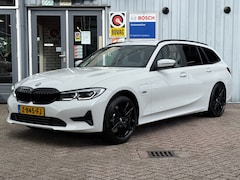 BMW 3-serie Touring - 330e High Executive | LASER LED | 19 " | CAMERA | HEAD-UP | ELEKTR KLEP | NAVI | CARPLAY |