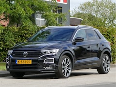 Volkswagen T-Roc - 1.5 TSI Sport Business R | digitaal dashboard | Apple Carplay/Android auto | trekhaak