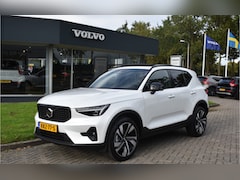 Volvo XC40 - B4 211PK Plus Dark | ACC | Trekhaak | Schuif/kanteldak | Stoel + Stuur verwarmd | BLIS | N