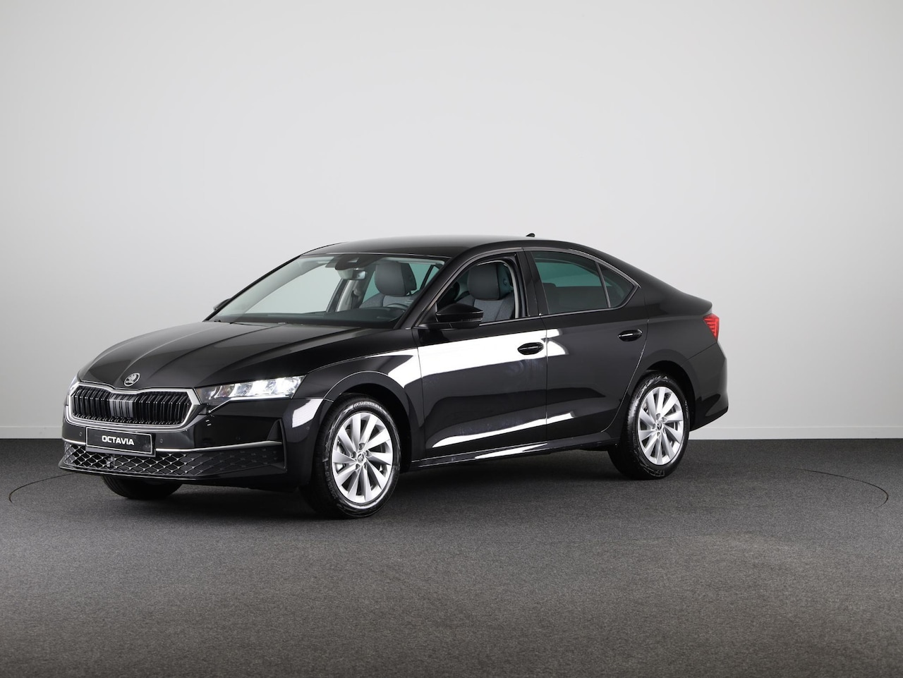 Skoda Octavia - Business Edition 1.5 TSI 115 pk Automaat | Verlengde garantie | Navigatie | Parkeersensore - AutoWereld.nl