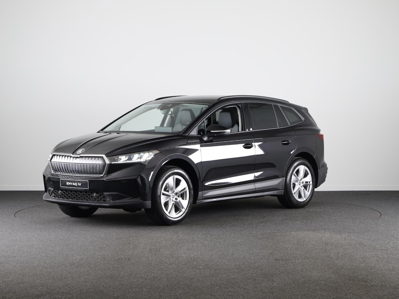 Skoda Enyaq iV - Selection 170pk | Navigatie | Parkeersensoren | Achteruitrijcamera | Lichtmetalen velgen 1 - AutoWereld.nl