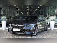 BMW i5 Touring - eDrive40 M Sport / Panoramadak / Trekhaak / Comfortstoelen / Adaptieve LED / Parking Assis