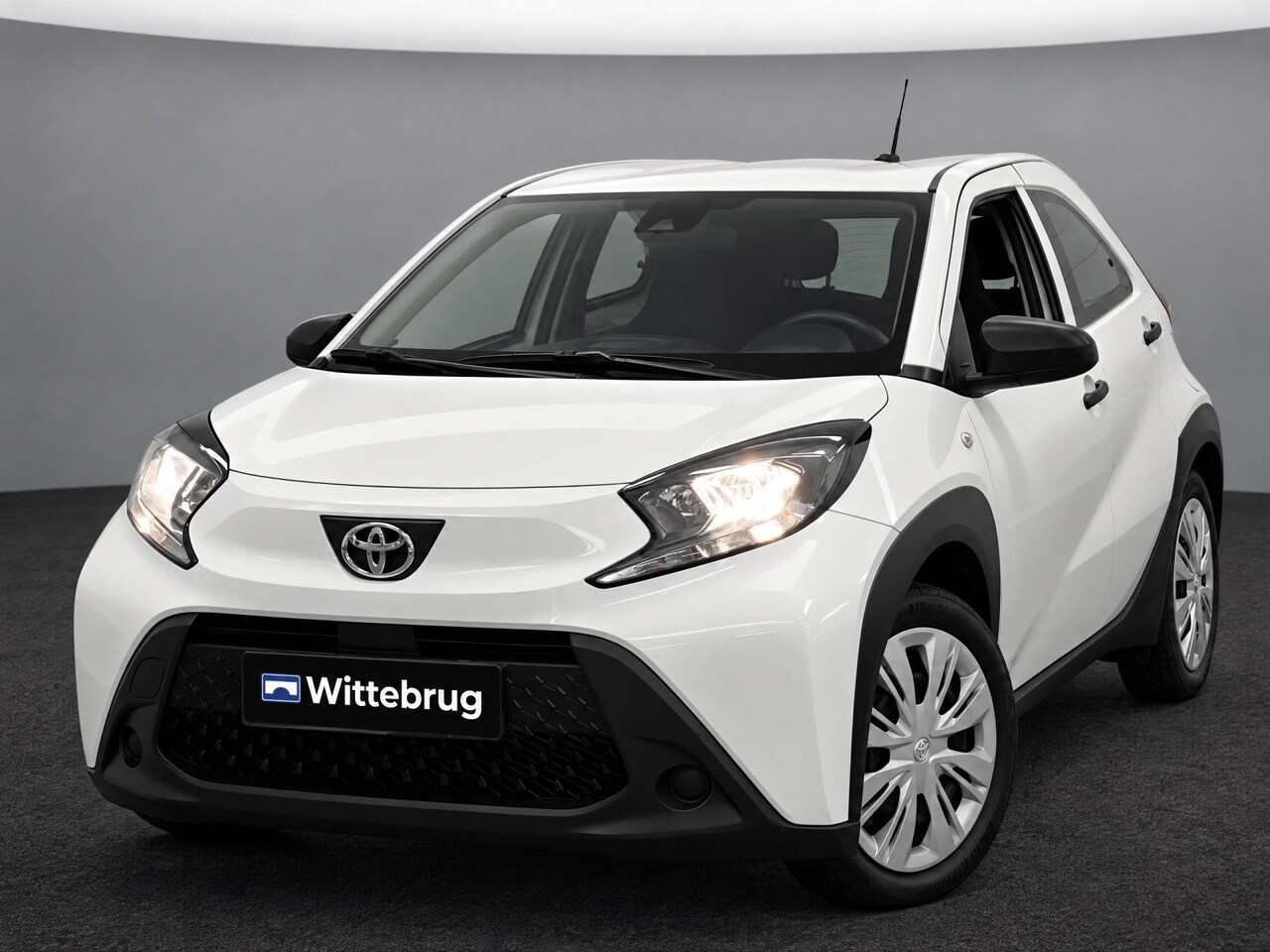 Toyota Aygo X - 1.0 VVT-i MT Apple CarPlay | Android Auto | Adaptive cruise | Airco | Elektr. ramen P4 - AutoWereld.nl