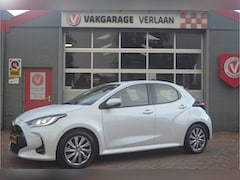 Toyota Yaris - 1.5 Hybrid 115 / Head-up / LM-velg 16'' /PAREL/ Stuur- en stoelv. / Keyless / LED