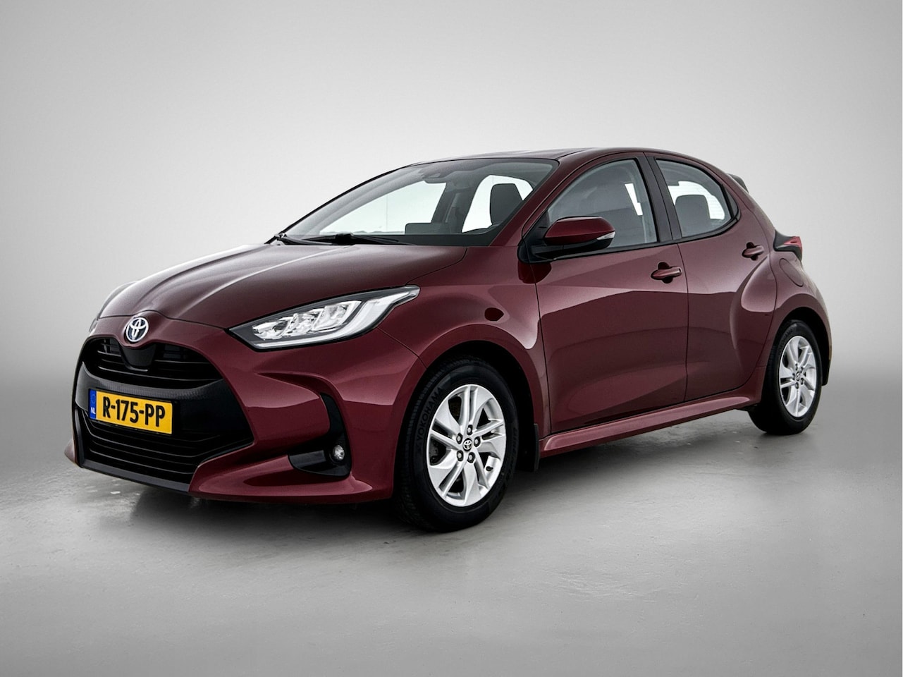 Toyota Yaris - 1.5 Hybrid Comfort ACC | Clima | Carplay | Camera | Trekhaak | Stoelverwarming | - AutoWereld.nl