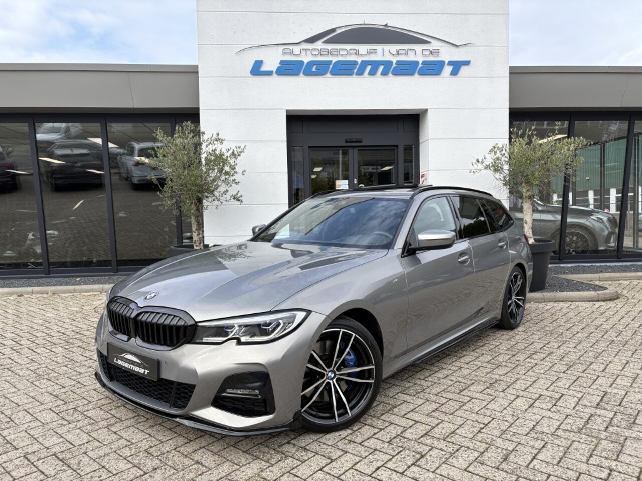 BMW 3-serie Touring - 318i High Ex. M-Sport, Individual , M-Performance, M-Stoelen - AutoWereld.nl