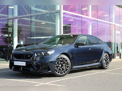BMW M5 - Automaat / M Drive Professional / Trekhaak / Carbon-keramische remmen / Carbon Pack / Comf