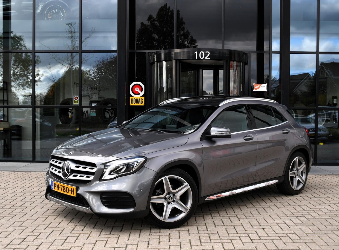 Mercedes-Benz GLA-Klasse - 180 AMG Premium Plus Panoramadak | Memory | Sound - AutoWereld.nl