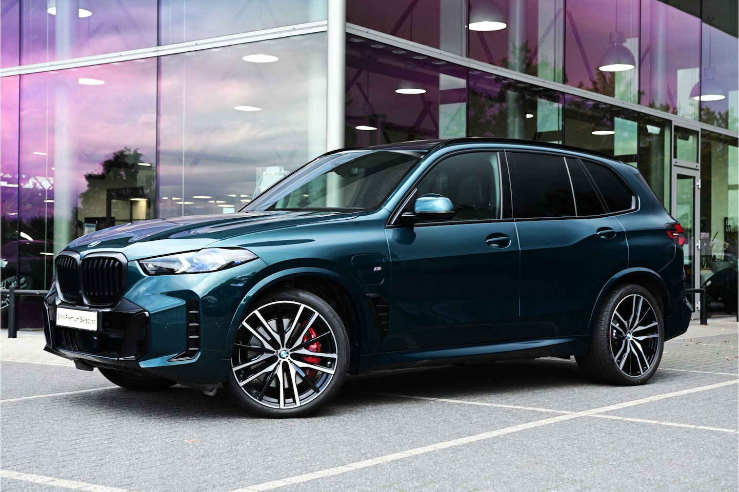 BMW X5 - xDrive50e M Sport Automaat / Panoramadak / Trekhaak / Massagefunctie / Comfortstoelen / So - AutoWereld.nl