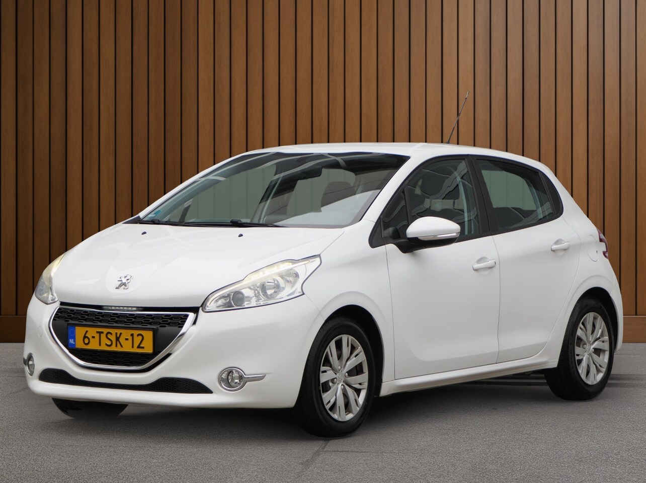 Peugeot 208 - 1.2 VTi Active 82PK | Nieuwe Distributieriem | Carplay | Cruise | Airco - AutoWereld.nl