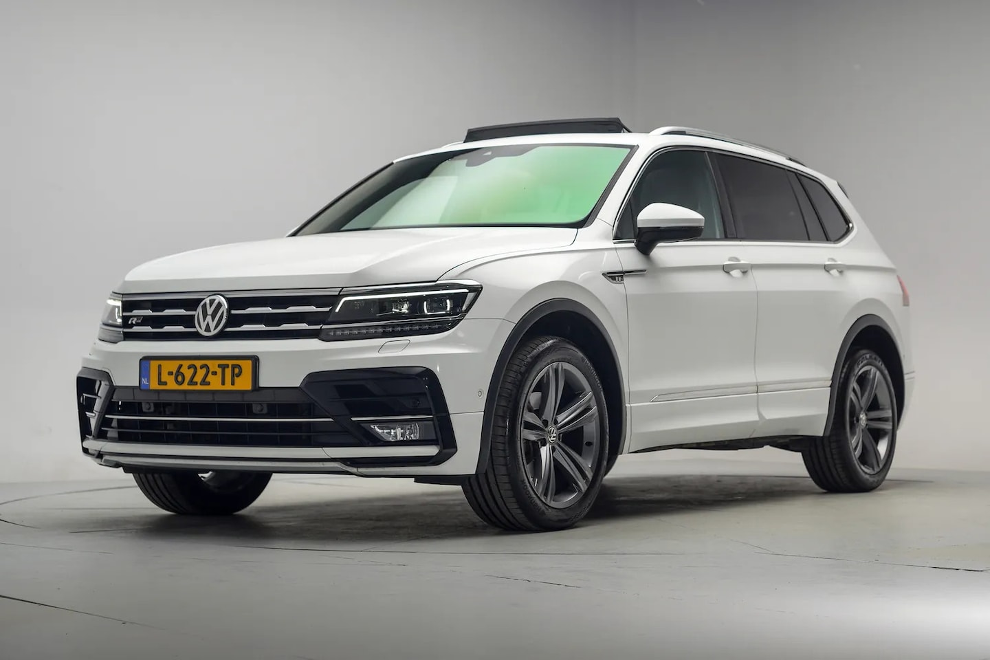 Volkswagen Tiguan Allspace - 1.5 TSI R Line Highline Aut. 7 pers. [ Panorama Virtual Adapt.cruise ] - AutoWereld.nl