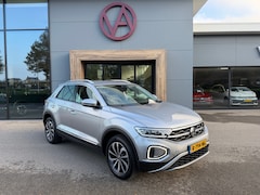 Volkswagen T-Roc - 1.5 TSI 150pk DSG Style | Trekhaak | Camera | Navi | 4-season | Elek. Achterklep | Dode ho