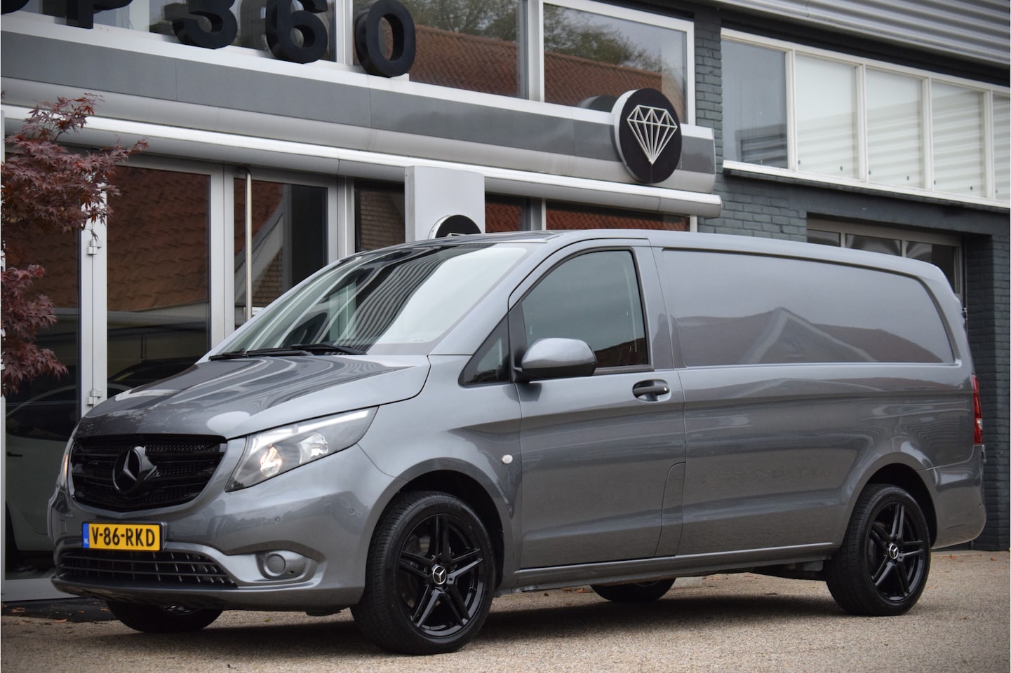 Mercedes-Benz Vito - 116 CDI Lang Camera | 18 inch | Leer | PDC | 2500kg trekhaak! | Bumpers in kleur - AutoWereld.nl