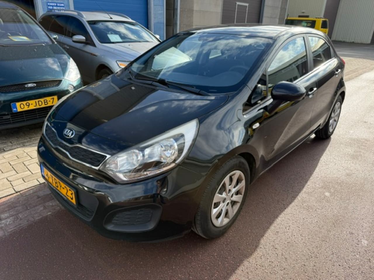 Kia Rio - 1.2 CVVT Comfort Pack 2014 NAP 174.384km Leuke auto met 2 sleutels en wat gebruikerssporen - AutoWereld.nl