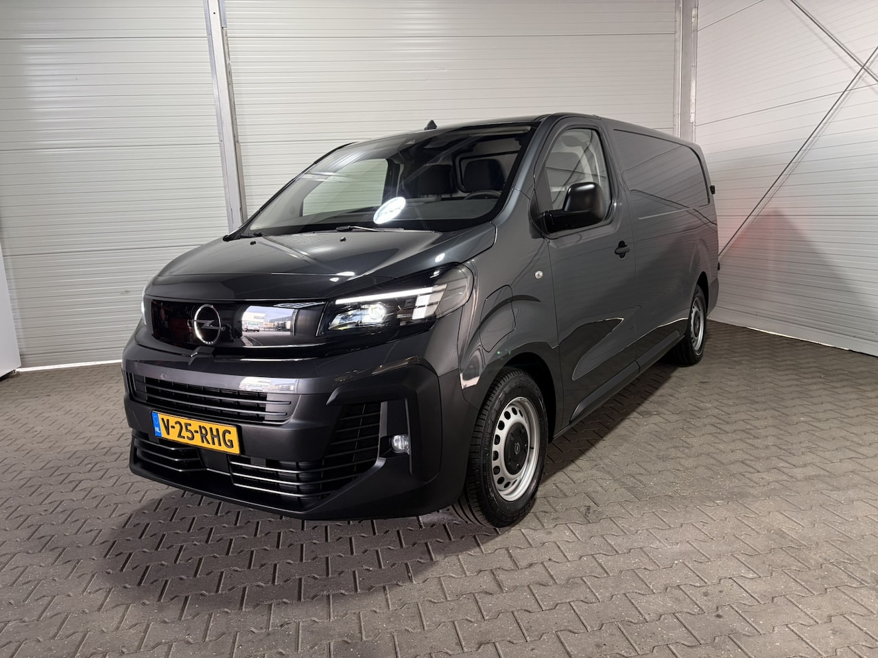Opel Vivaro Electric - L3 75 kWh | Airco | Cruise Control | Achteruitrijcamera | Navi |Stuur- stoel verwarming VV - AutoWereld.nl