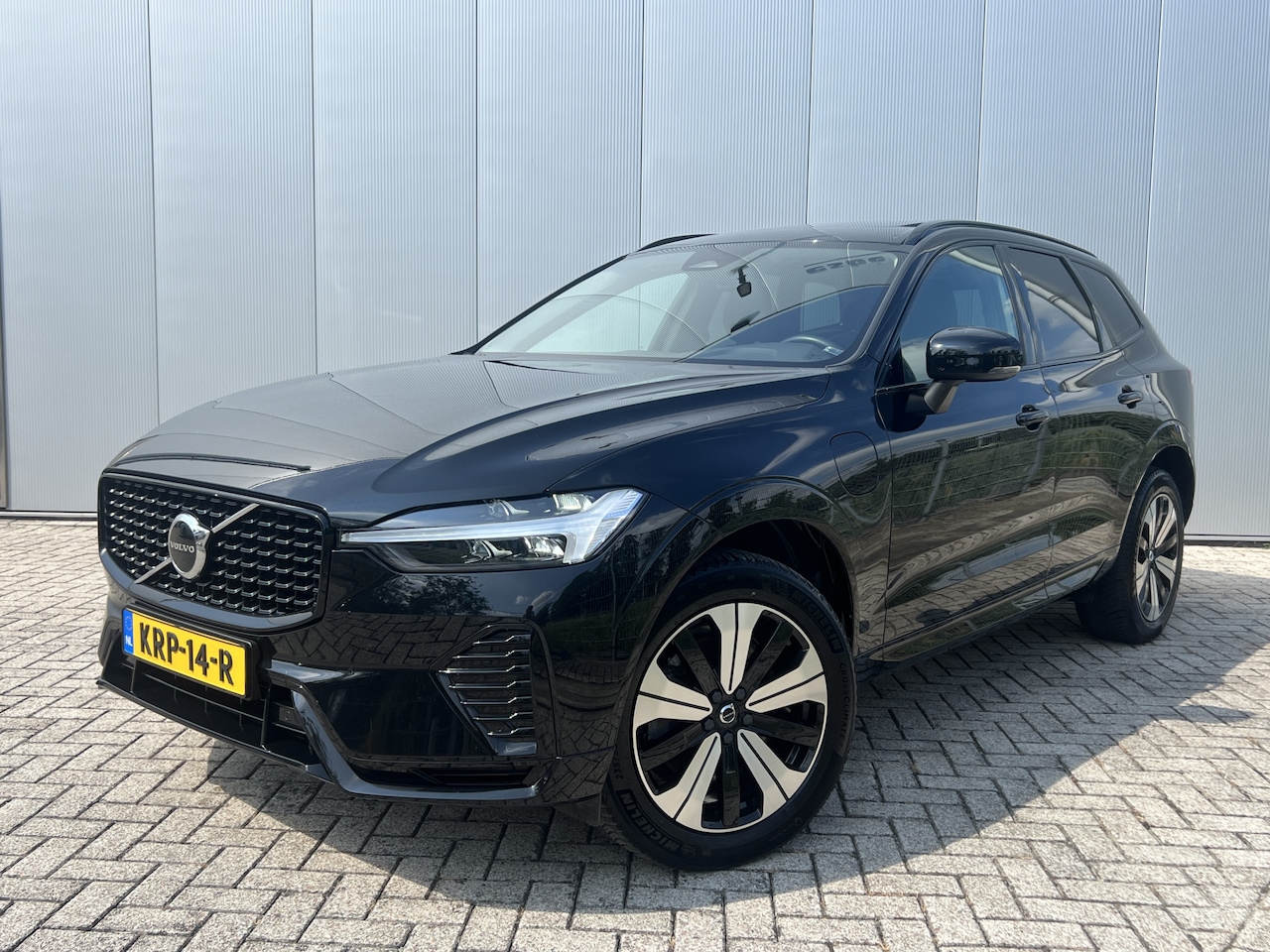 Volvo XC60 - 2.0 T6 350 pk Plug-In Hybrid AWD Plus Dark Trekhaak Panoramadak Elek Comfortstoelen vol Le - AutoWereld.nl