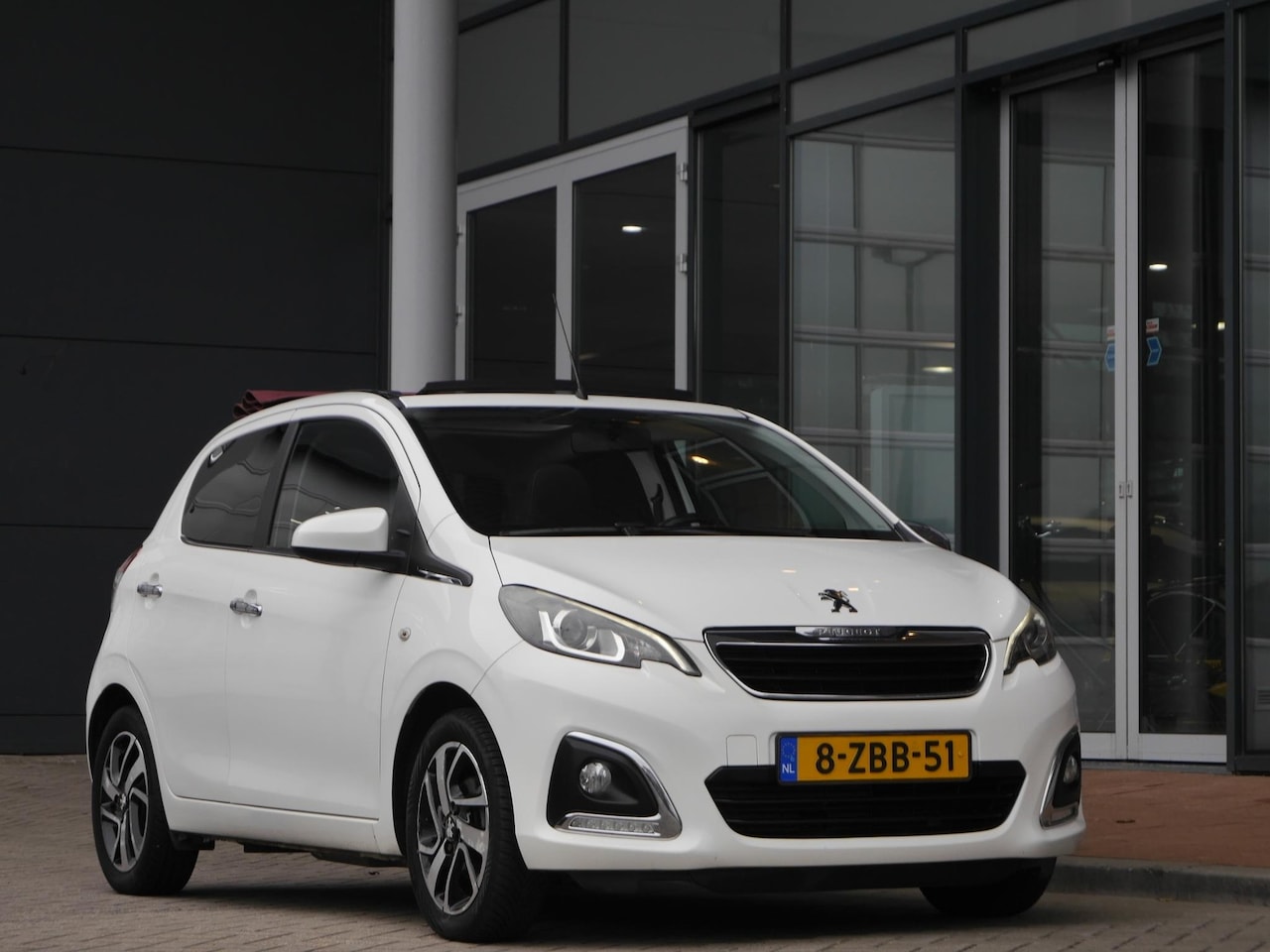Peugeot 108 - 1.0 e-VTi Première Top | Open vouw dak | Lichtmetalen velgen | Climate control | Achteruit - AutoWereld.nl