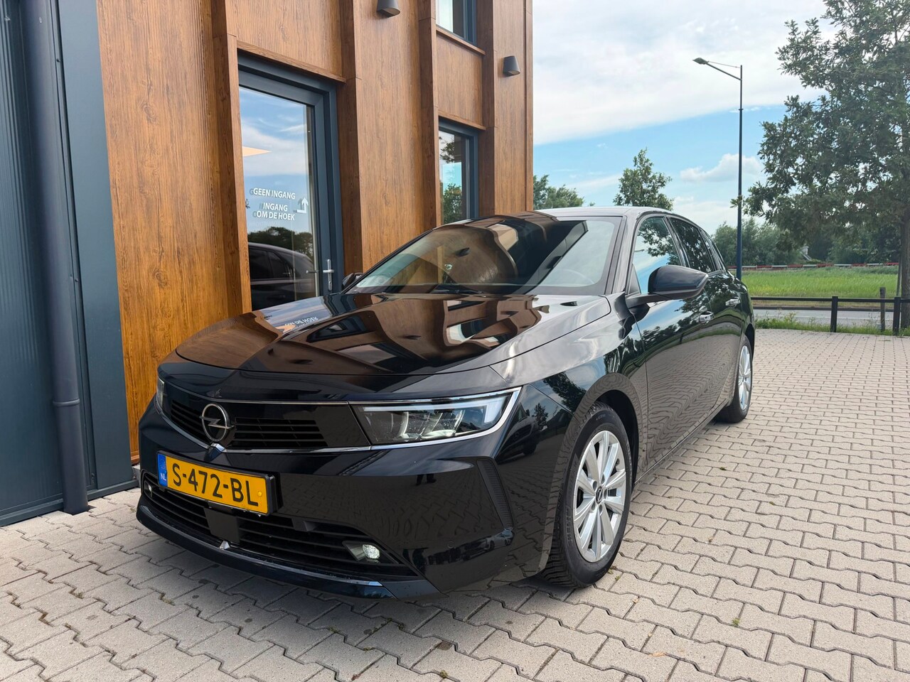 Opel Astra - 1.2 Business Edition l 360 camera l winterpakket l sportstoelen - AutoWereld.nl