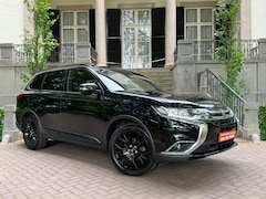 Mitsubishi Outlander - 2.0 2WD Intense+ Black Line 7Persoons Automaat Navi Leder Sch-Dak Xenon 1E-Eigenaar Camera