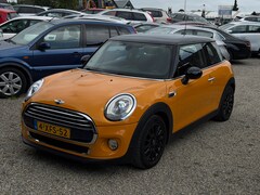 MINI 3-Deurs - 1.5 Cooper First Born Edition Vol Optie Automaat Headsup Leer Camera Clima Cruise