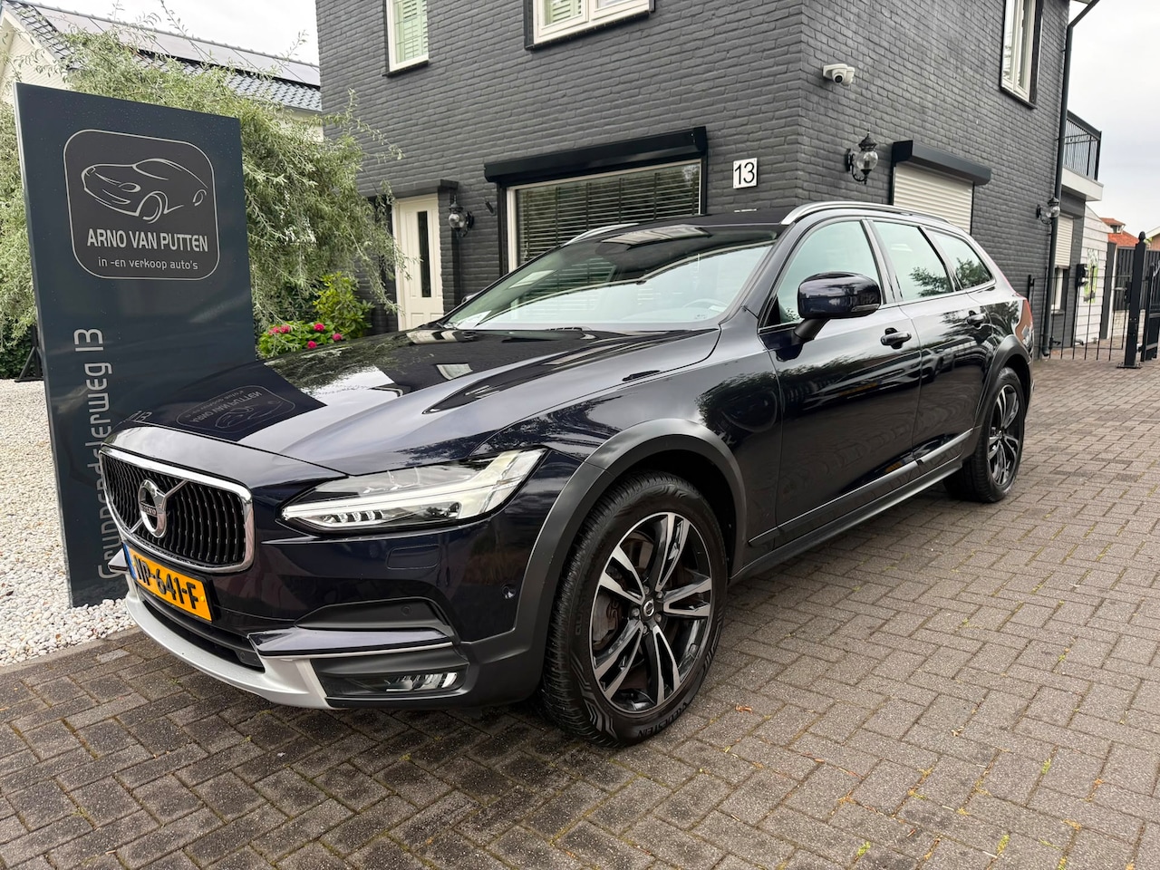 Volvo V90 Cross Country - 2.0 D4 Pro AWD / Zeer netjes! - AutoWereld.nl