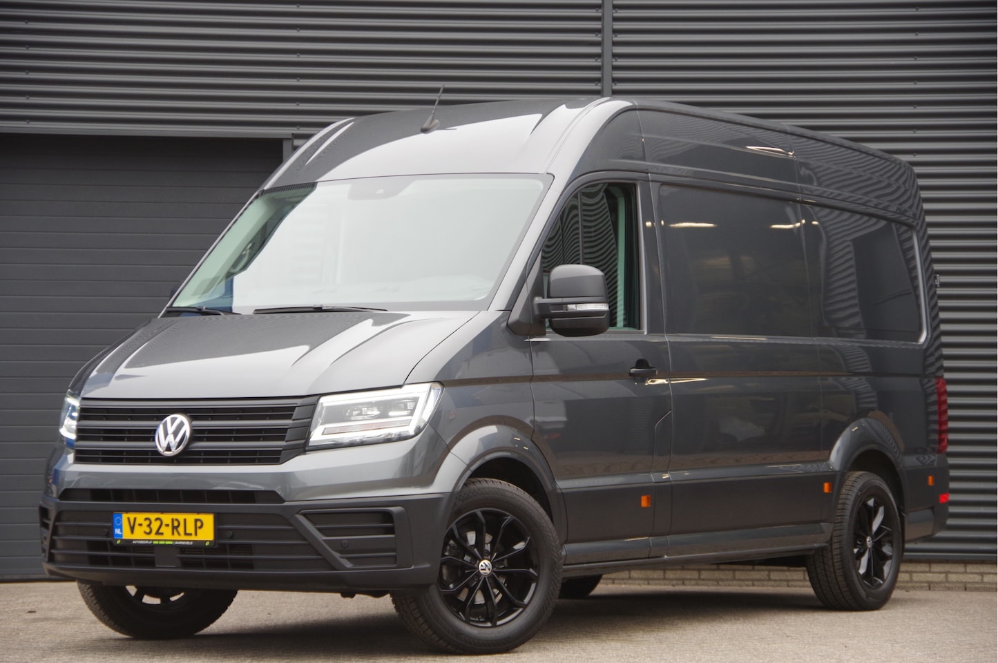 Volkswagen Crafter - 35 2.0 TDI L3H3(L2H2) 177PK AUT. LED, TREKHAAK, CAMERA, NAVI, CRUISE, AIRCO, MF STUURWIEL - AutoWereld.nl