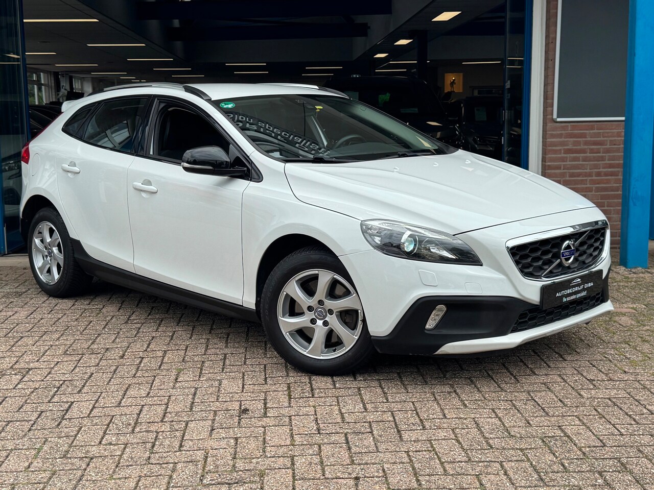 Volvo V40 Cross Country - 1.5 T3 Nordic+ 2016 AUT NAVI Trekh - AutoWereld.nl