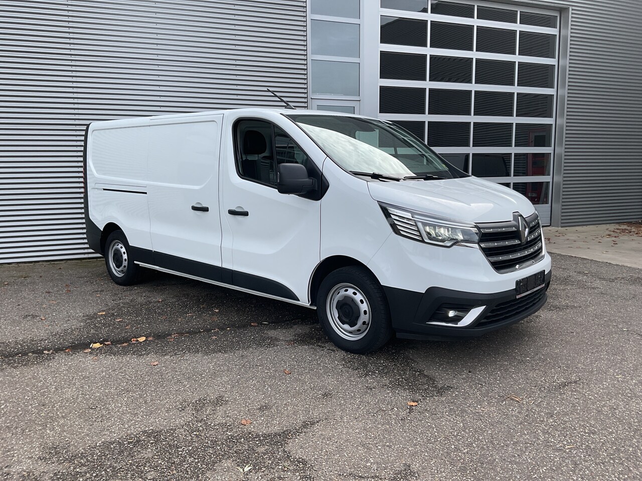 Renault Trafic - 2.0 dCi 130 pk L2 LED/ Carplay/ Cruise/ Camera/ PDC/ Airco - AutoWereld.nl