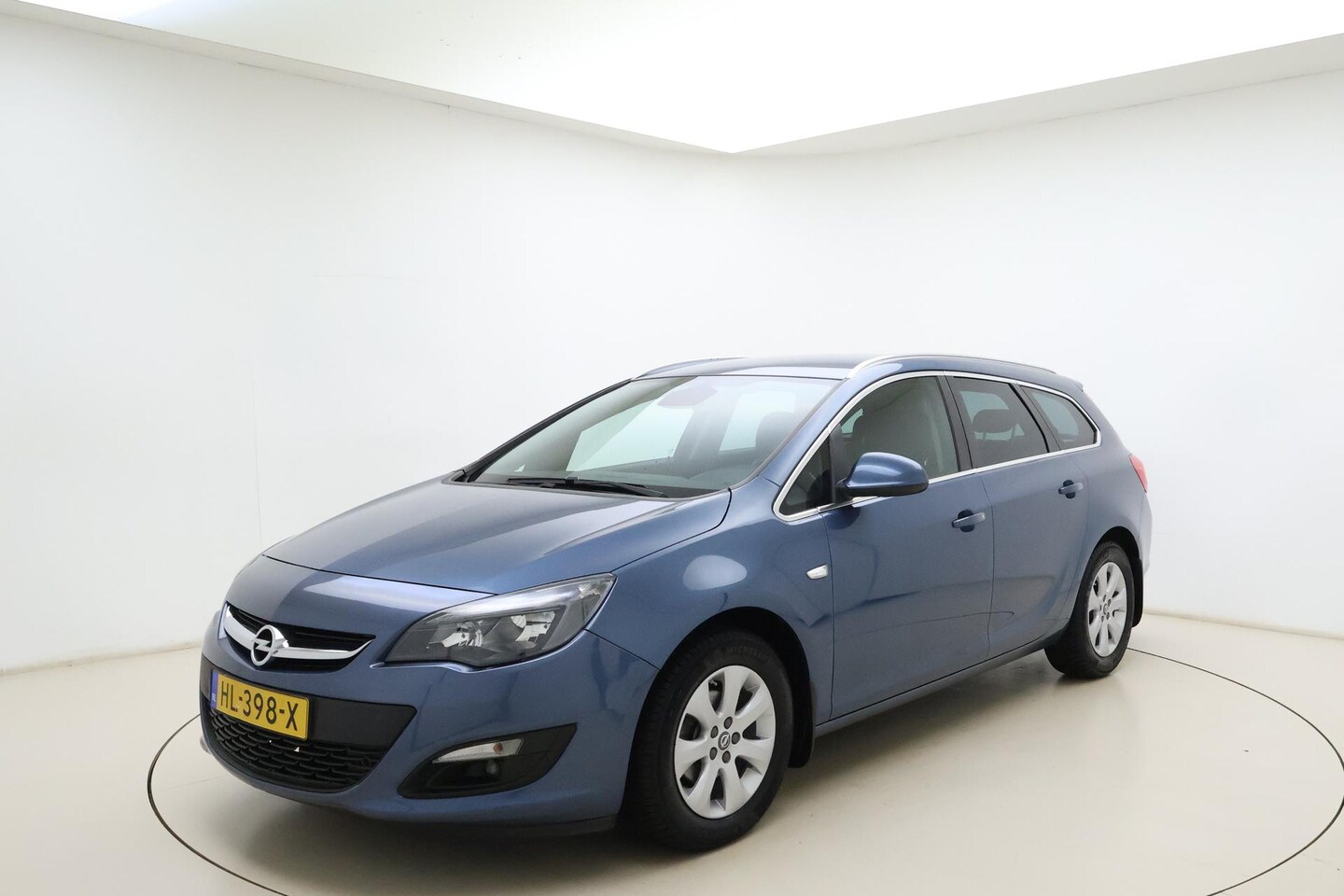 Opel Astra Sports Tourer - 1.4 Turbo Blitz Navigatie | Trekhaak | Stoelverwarming | Parkeersensoren | AGR Stoelen | L - AutoWereld.nl