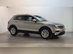 Volkswagen Tiguan - 1.4 TSI 150pk DSG ACT Comfortline Business Panoramadak Navigatie Alcantara Stoelverwarming