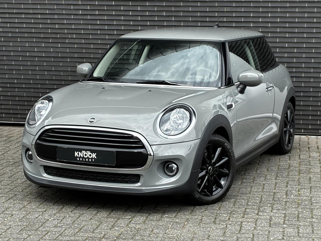 MINI Cooper - Hatchback 3 deurs / Airconditioning / Bluetooth / Elektrisch Pakket / DAB / 16 Inch / Chro - AutoWereld.nl