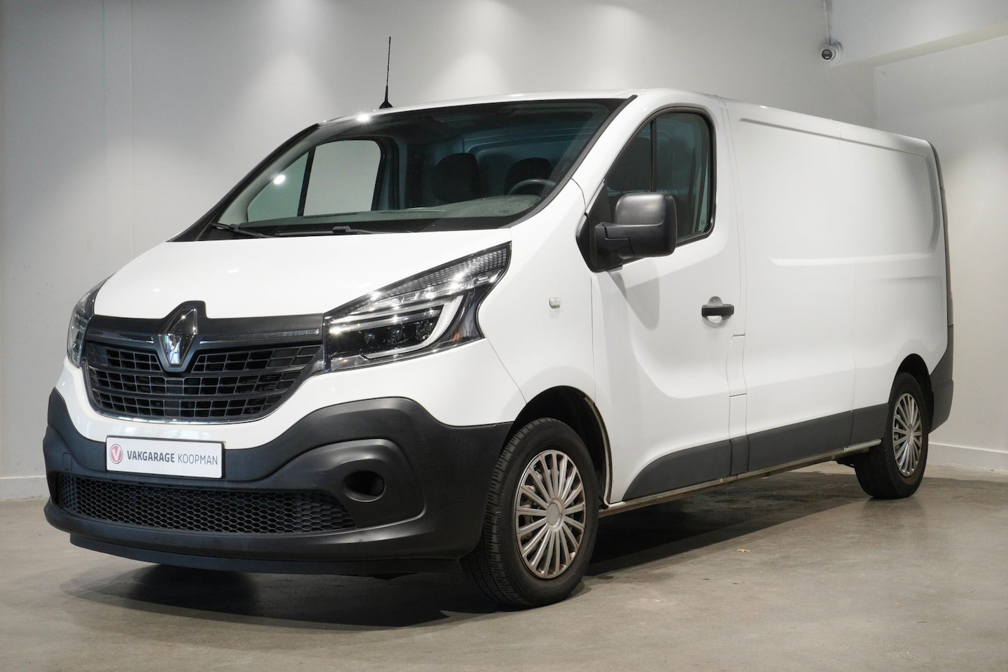 Renault Trafic - 2.0 dCi 120 T29 L2H1 Comfort Trekhaak,Carplay,Camera,Cruise - AutoWereld.nl