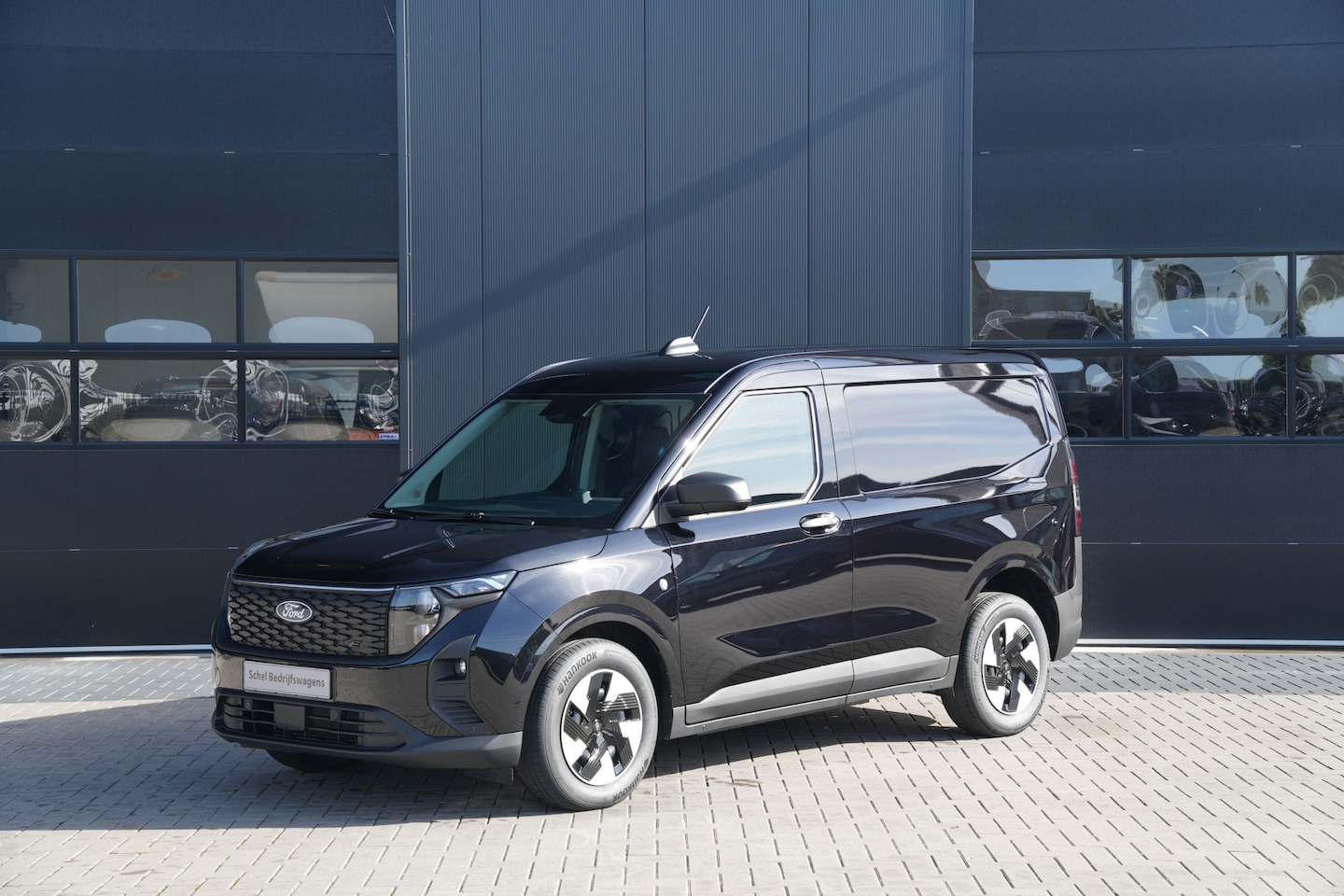 Ford Transit Courier - E-Transit Trend 46 kWh 136pk - Stoel/Stuurverwarming - Vloerplaat - Camera - Cruise - Carp - AutoWereld.nl