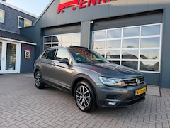 Volkswagen Tiguan - 1.5 TSI ACT Highline Business R / Pano / 2x Massage / ACC / Trekhaak / Zeer kompleet