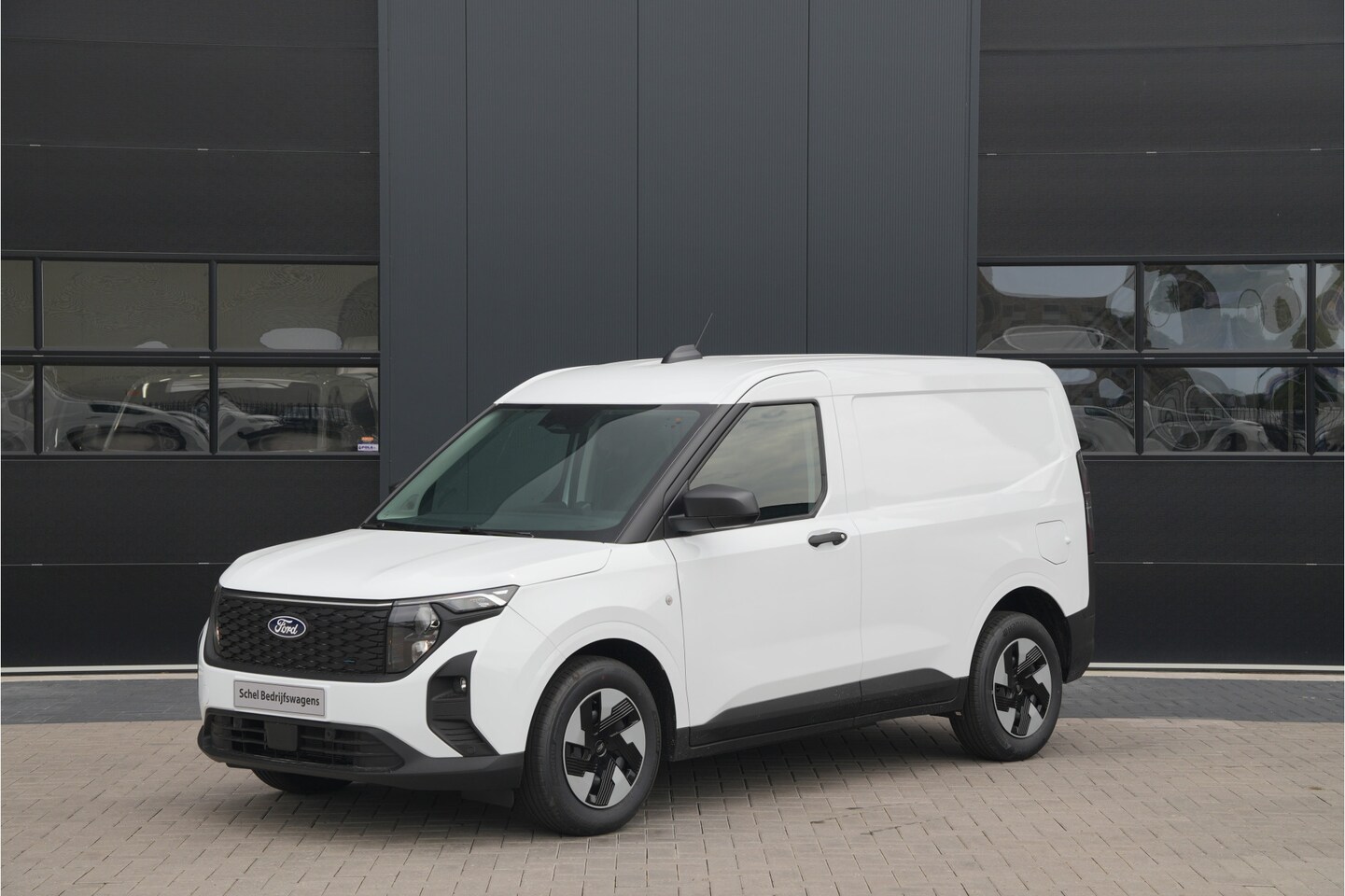 Ford Transit Courier - E-Transit Trend 46 kWh 136pk - Trekhaak - Vloerplaat - Camera - Cruise - Carplay/Android - - AutoWereld.nl