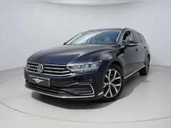 Volkswagen Passat Variant - 1.4 TSI PHEV GTE * Trekhaak * AUTOMAAT * Parkeercamera * Head-up Display