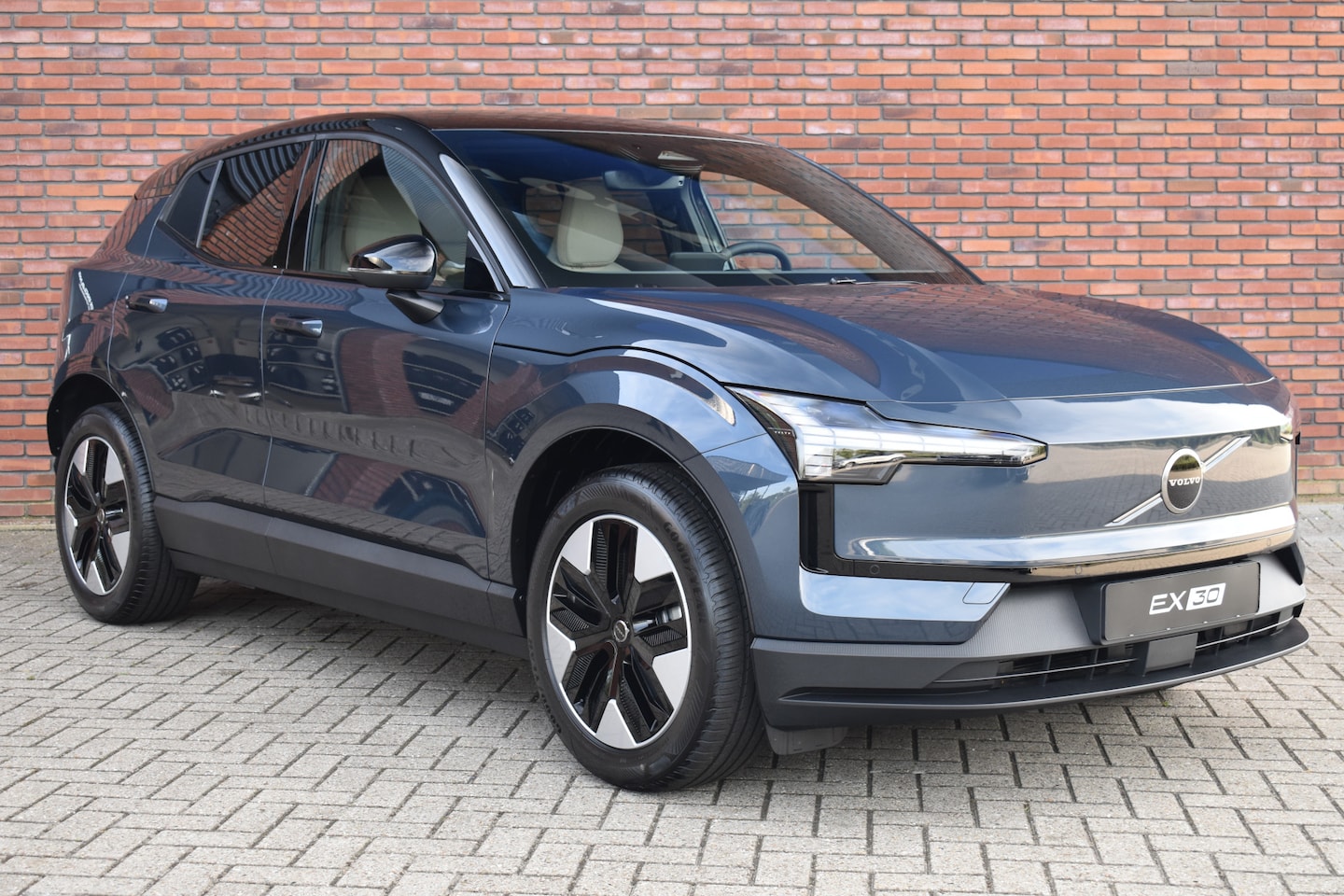 Volvo EX30 - P5 Long Range Plus Europa 69 kWh P5 Long Range 272PK Plus Europa 69 kWh - AutoWereld.nl