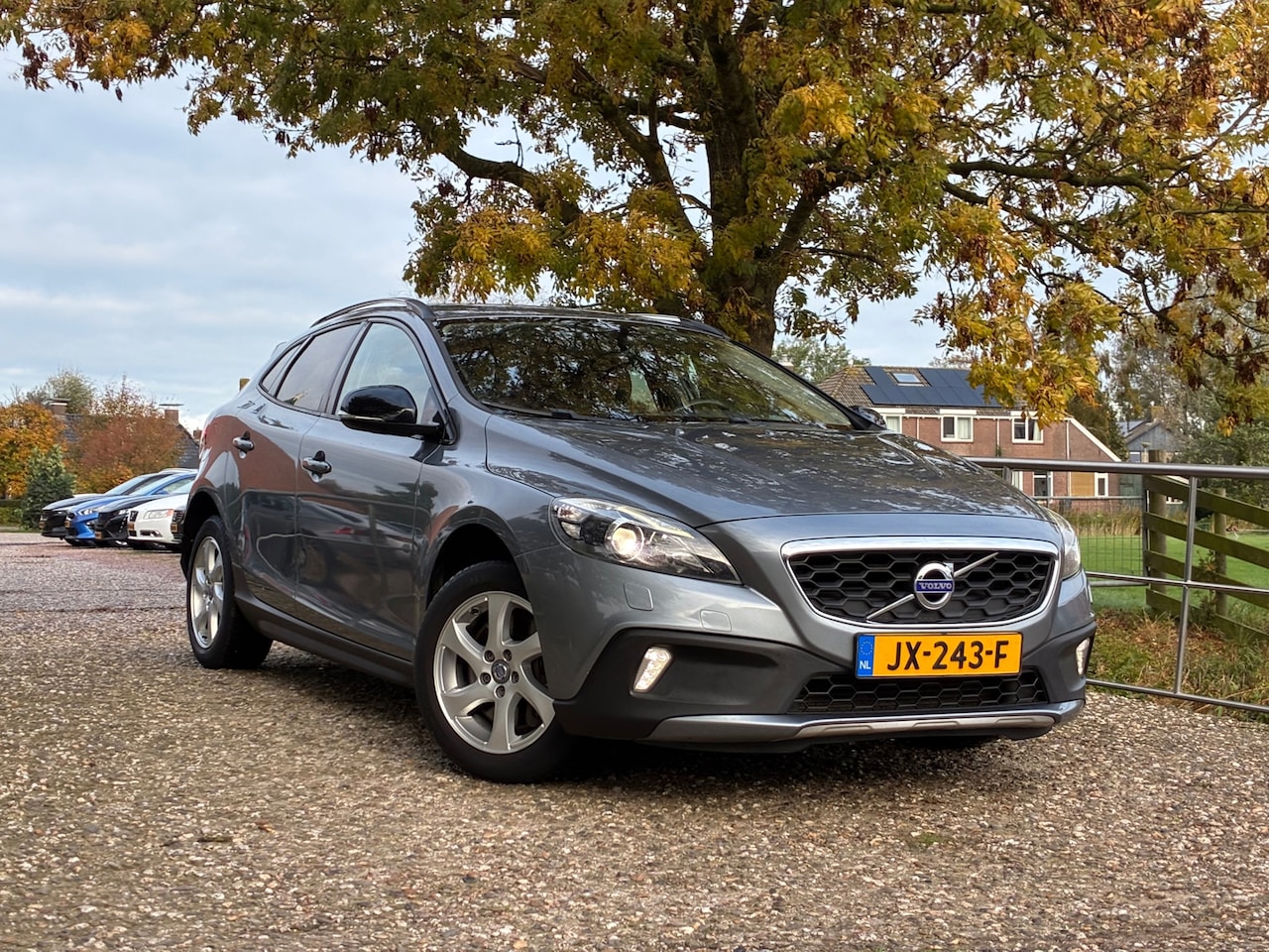 Volvo V40 Cross Country - 2.0 T3 Momentum | Cross Country + Navi + Cruise Nu € 8.975,-!!! - AutoWereld.nl