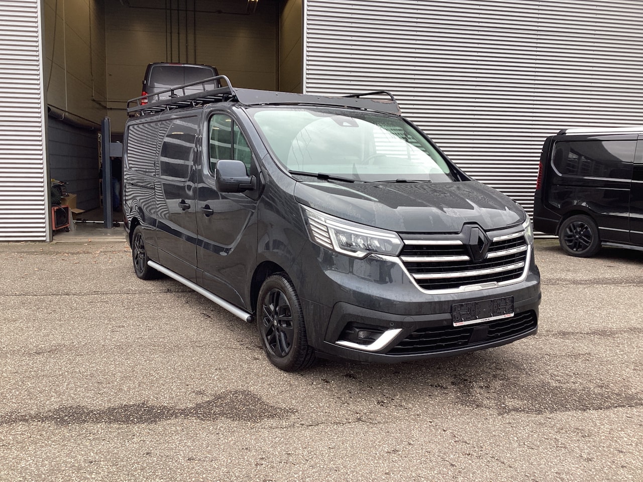 Renault Trafic - 2.0 dCi 170 pk Aut. L2 Racing Edition LED/ Adapt.Cruise/ Standkachel/ Stoelverw/ Imperiaal - AutoWereld.nl