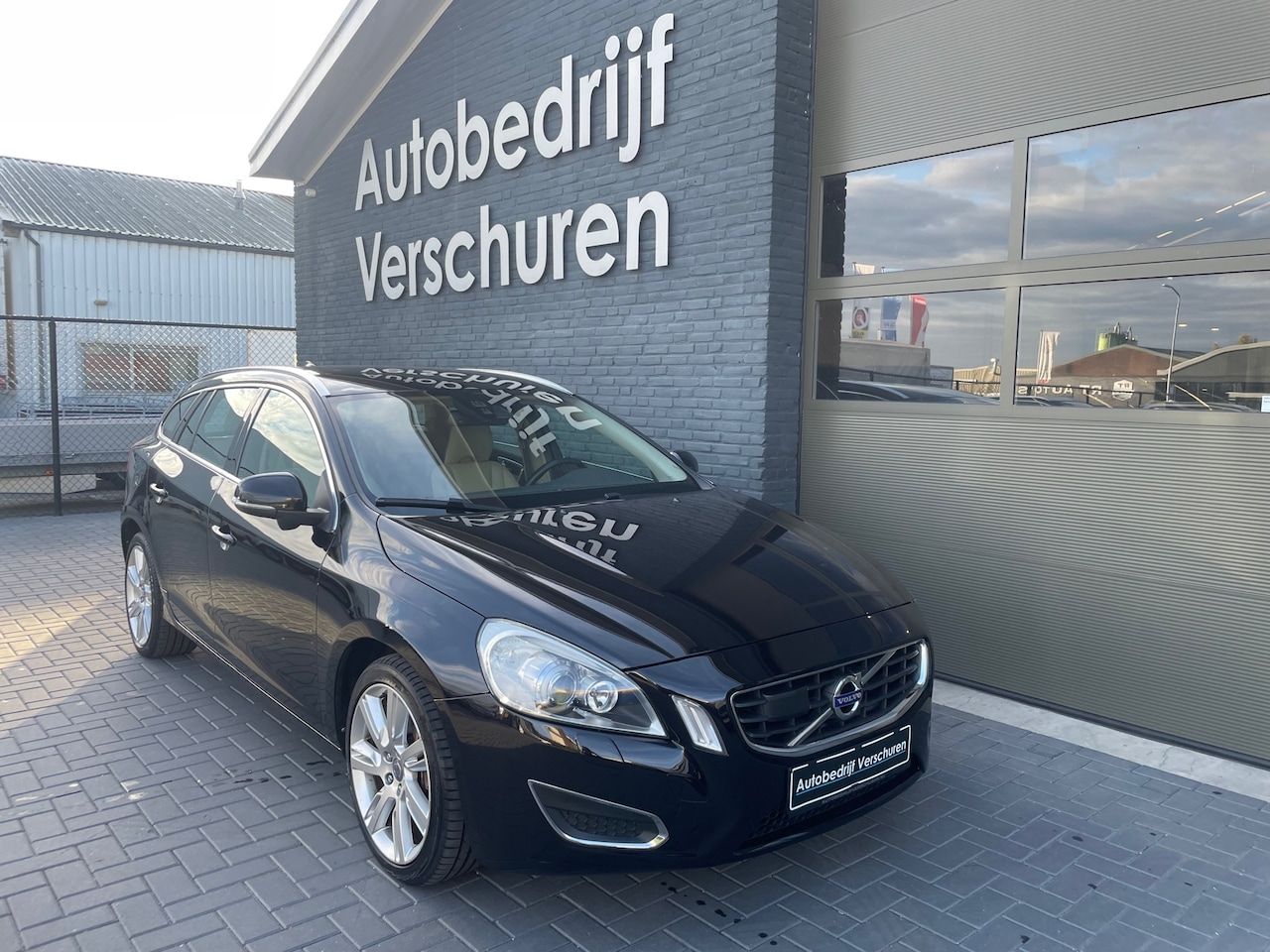 Volvo V60 - 3.0 T6 AWD Summum automaat keyless xenon leer - AutoWereld.nl