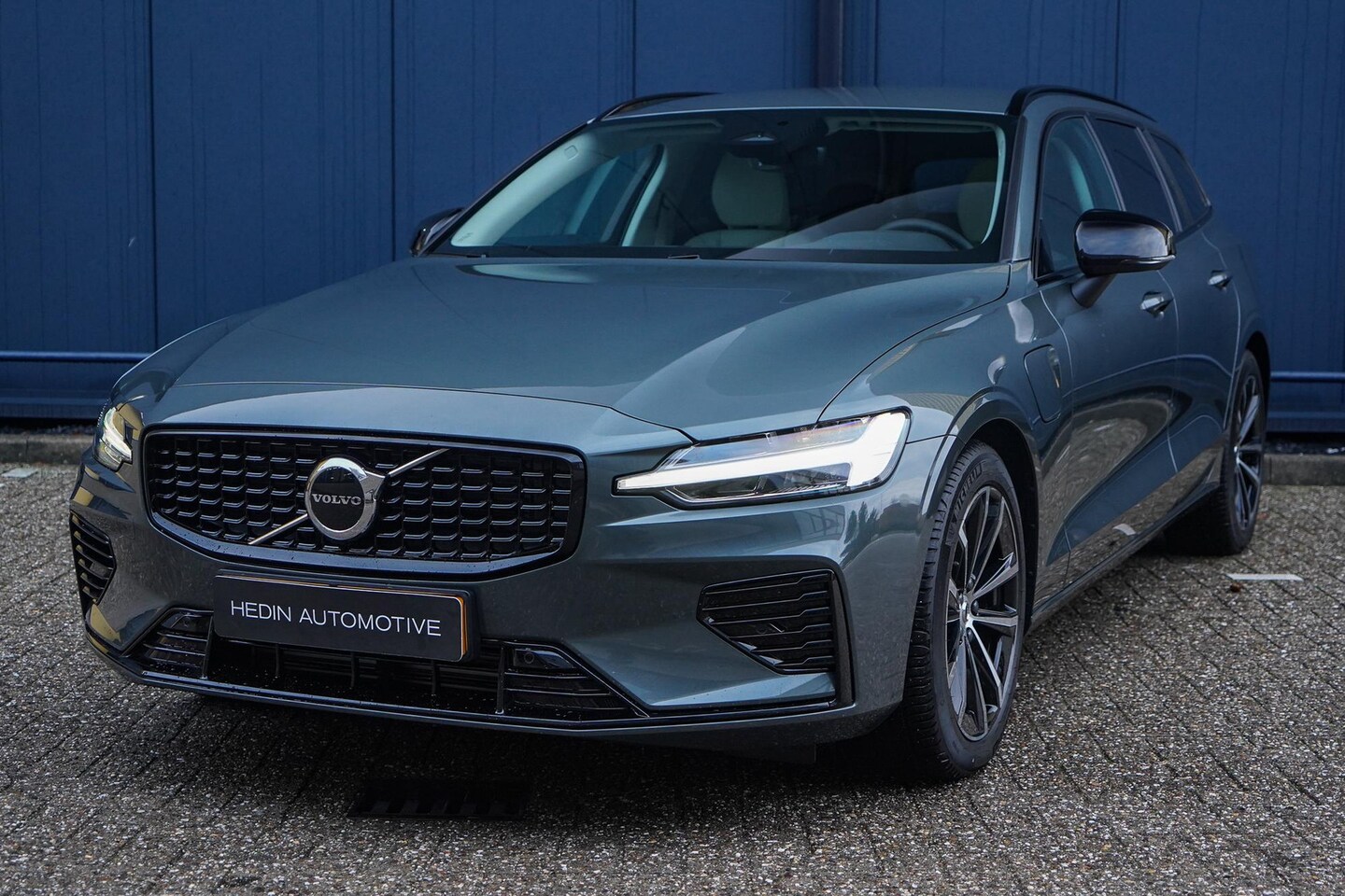 Volvo V60 - 2.0 T8 Plug-in hybrid AWD Plus Dark | Performance Edition | Trekhaak | Pilot Assist | Park - AutoWereld.nl