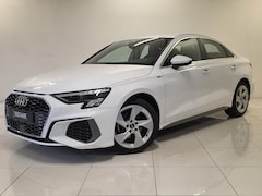 Audi A3 Limousine - 30 TFSI S edition | S-Line | Navigatie | Parkeersensoren | Apple Carplay/Android Auto |