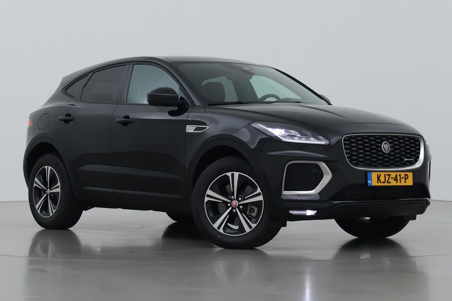 Jaguar E-Pace - P300e R-Dynamic S | NIEUW | ACC | Panoramadak | Memory | Camera | Stoelverwarming | 18 inc - AutoWereld.nl