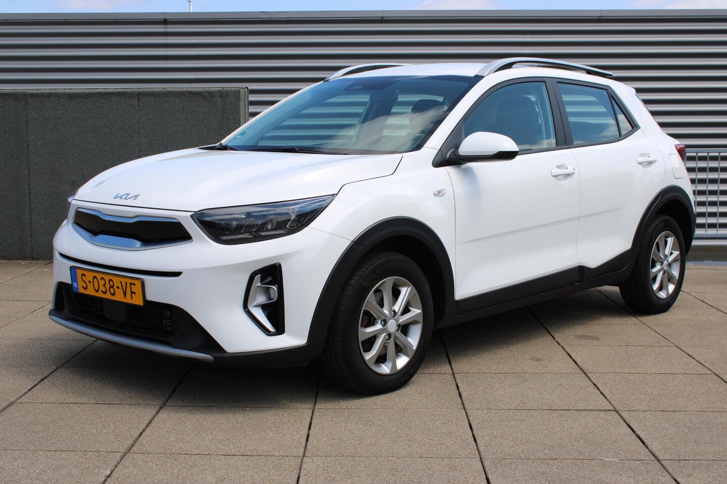 Kia Stonic - 1.0 T-GDi MHEV DynamicLine Navigatie / Camera / Clima - AutoWereld.nl